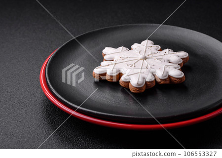 A beautiful Christmas composition consisting of ceramic plates, gingerbread and other elements A beautiful Christmas composition consisting of ceramic plates, gingerbread and other elements 106553327