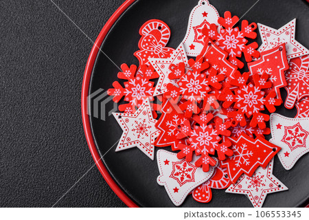 A beautiful Christmas composition consisting of ceramic plates, gingerbread and other elements A beautiful Christmas composition consisting of ceramic plates, gingerbread and other elements 106553345