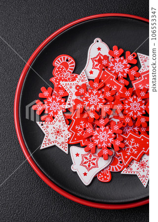 A beautiful Christmas composition consisting of ceramic plates, gingerbread and other elements A beautiful Christmas composition consisting of ceramic plates, gingerbread and other elements 106553347