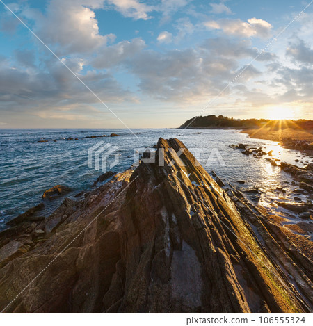 Sunrise ocean view from beach (Bay of Biscay). 106555324