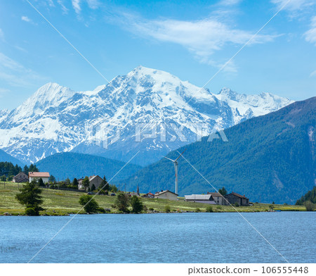 Summer Reschensee alpine view (Italy). 106555448