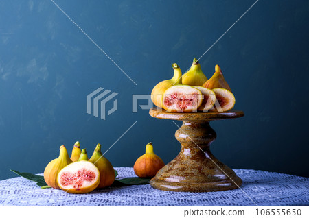 Figs on the cake plate. Figs on the cake plate. 106555650