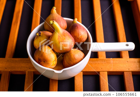 Figs in white pot Figs in white pot 106555661