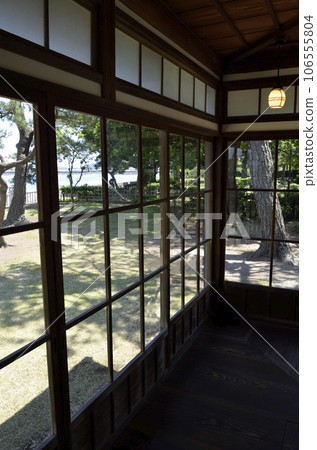 Corridor and glass doors Former Hirobumi Ito Kanazawa villa connecting corridor Corridor and glass doors Former Hirobumi Ito Kanazawa villa connecting corridor 106555804