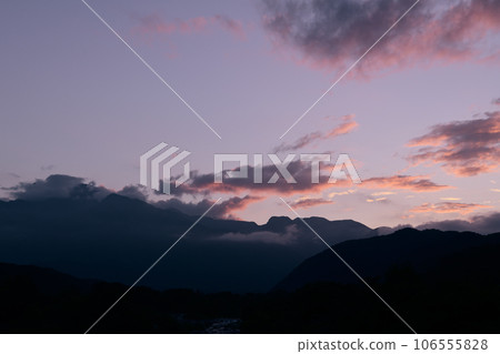 北斗市竹川町，黃昏時的南阿爾卑斯山脈，茜草雲 106555828