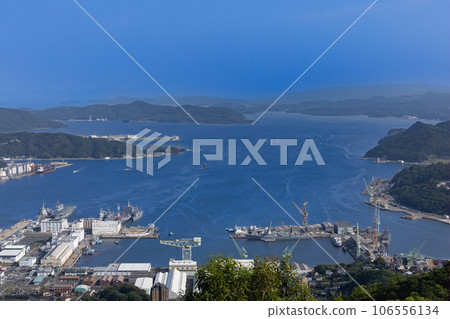 從長崎縣佐世保港弓張岳展望台眺望的景色 106556134