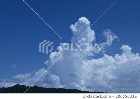 Hakushu-cho, Hokuto City, thunder clouds rising high in the blue summer sky Hakushu-cho, Hokuto City, thunder clouds rising high in the blue summer sky 106556339