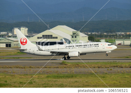 Japan Transocean Air B737-800 landing Japan Transocean Air B737-800 landing 106556521