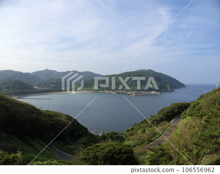 Hakutsuruhama Beach seen from near Jusanbutsudo Hall, Takahamakita, Amakusa-cho, Amakusa City, Kumamoto Prefecture 106556962
