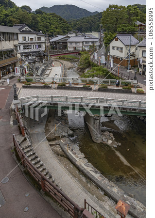 Townscape of Yumura Onsen 106558995