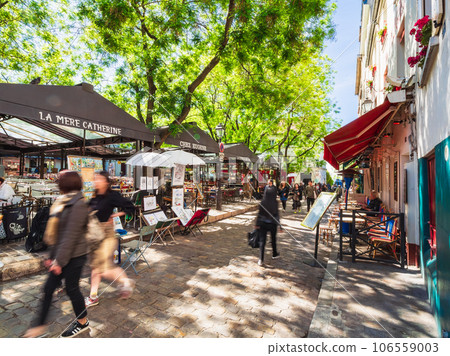 Paris Montmartre Tertre square 106559003
