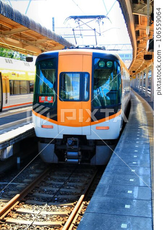 From Osaka/Kyoto/Nagoya to Ise-Shima on a variety of limited express trains... Kintetsu Limited Express From Osaka/Kyoto/Nagoya to Ise-Shima on a variety of limited express trains... Kintetsu Limited Express 106559064