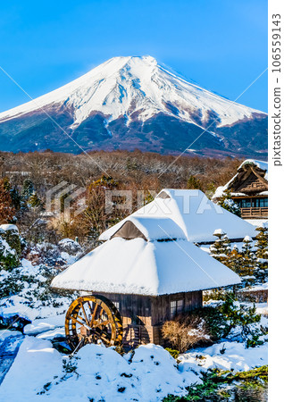 Oshino Hakkai covered with snow and Mt.Fuji 106559143