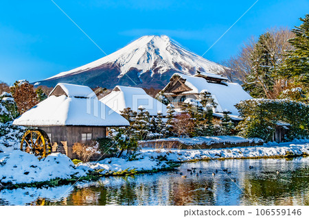忍野八海和被雪覆蓋的富士山 106559146