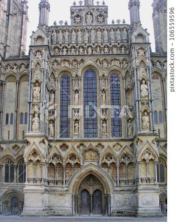 United Kingdom, England, Somerset, Wells Cathedral, center of west facade 106559596
