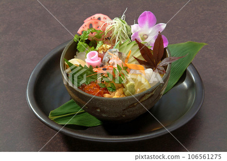 Seafood bowl image/Seafood chirashi sushi/High quality seafood chirashi sushi 106561275