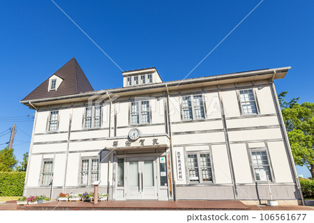 晴朗天氣下的福井縣敦賀市敦賀鐵道博物館（原敦賀港站大樓） 106561677