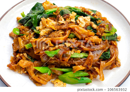Stir-fried rice noodles with soy sauce and pork 106563932