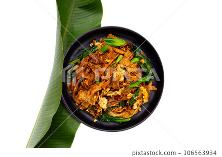 Stir-fried rice noodles with soy sauce and pork 106563934
