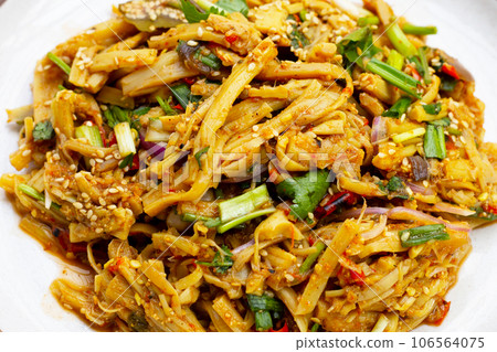 Spicy bamboo shoot salad. Thai food 106564075