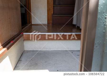 Entrance part of an old house 106564722