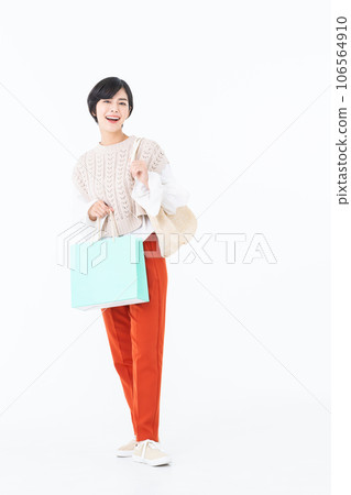 Young woman shopping Young woman shopping 106564910