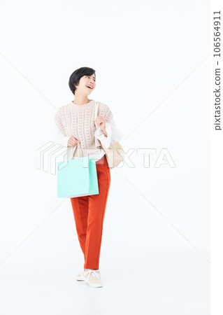 Young woman shopping Young woman shopping 106564911