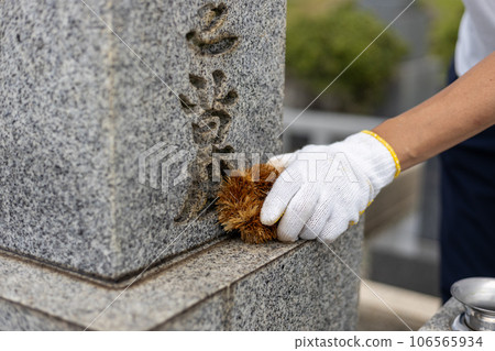 A man who comes to visit a grave and cleans it with a tortoise scrubbing brush 106565934