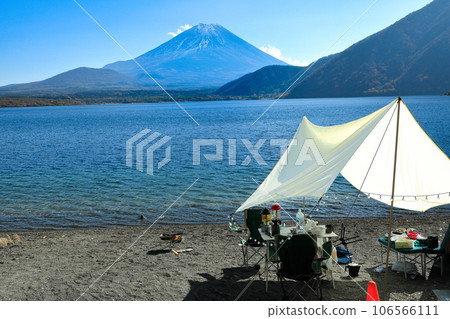 Summer Fuji seen from Lake Motosu campsite Motosu, Kawaguchiko-cho, Yamanashi Prefecture Summer Fuji seen from Lake Motosu campsite Motosu, Kawaguchiko-cho, Yamanashi Prefecture 106566111
