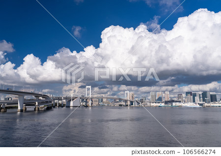 《東京》彩虹橋/夏日天空中的東京灣區 106566274