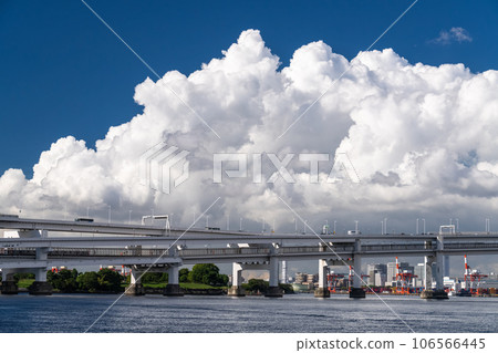 <<Tokyo>> Cumulonimbus in the summer sky and the Metropolitan Expressway <<Tokyo>> Cumulonimbus in the summer sky and the Metropolitan Expressway 106566445