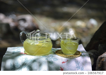 山間溪流和綠茶 106567917