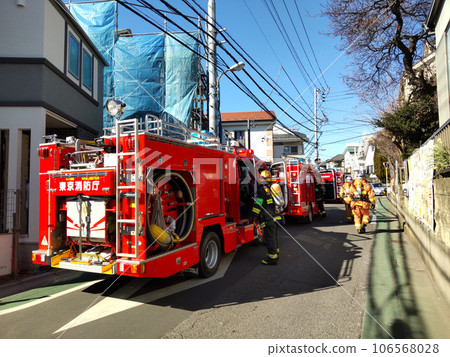 白天緊急出動消防車 白天緊急出動消防車 106568028