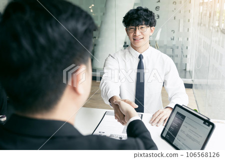 Manager and employee interview concept with handshake after talking about contract signing. 106568126