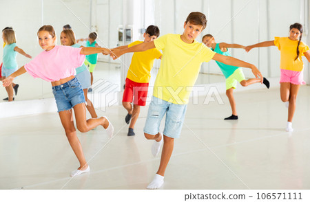 Boys and girls dancing in pairs in studio 106571111