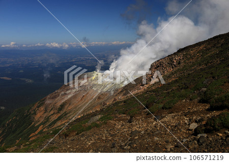 十胜山、振子澤噴氣孔、從山脊線眺望大雪山國立公園十胜山 十胜山、振子澤噴氣孔、從山脊線眺望大雪山國立公園十胜山 106571219