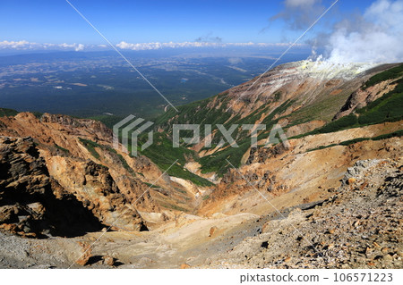 Mt. Tokachi, Furikozawa fumaroles, view from the ridgeline to Mt. Tokachi, Daisetsuzan National Park 106571223