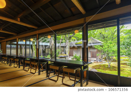 從畫廊看到的京都紫野大德寺王梅院直接庭院 從畫廊看到的京都紫野大德寺王梅院直接庭院 106571356