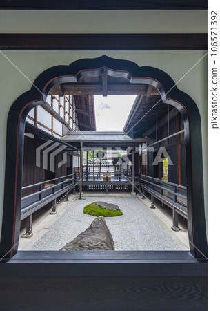 Daitokuji Kobai-in Kanza garden seen from the Kato window 106571392