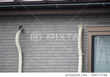 Defective example of air conditioner installation work 106571586