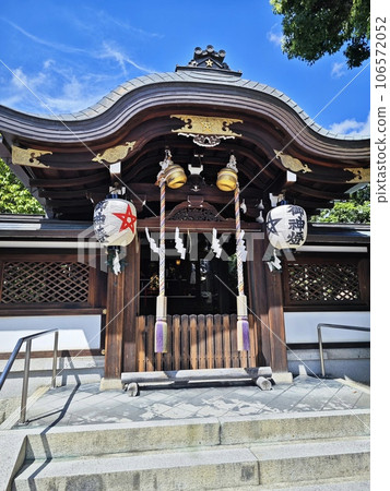 Seimei Shrine main hall in Kyoto Shooting on a sunny day Seimei Shrine main hall in Kyoto Shooting on a sunny day 106572052