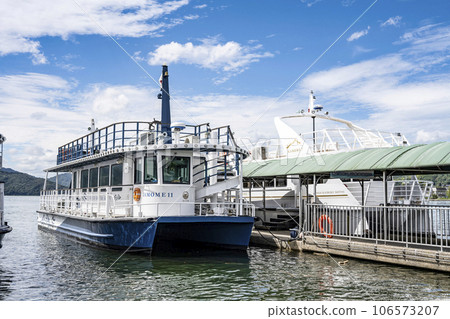 停泊在一宮碼頭的觀光船 106573207