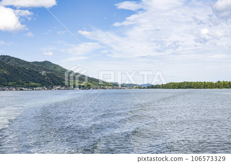 Looking toward Kasamatsu Park from the back of the sightseeing boat 106573329