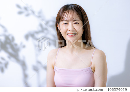 Middle women beauty Middle women beauty 106574059