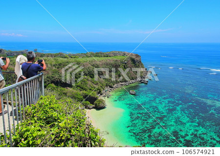 [Okinawa] Tourists enjoying the scenery of Kaho Banta 106574921