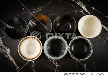 Sunlight shines on the rice bowl. 106575289