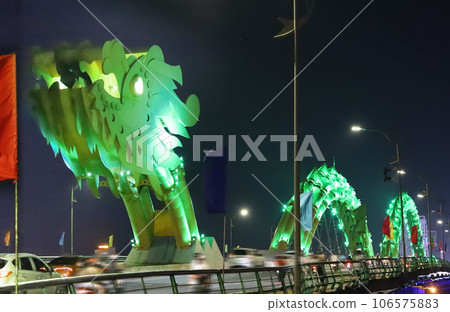 Vietnam Danang Dragon Bridge at night 106575883
