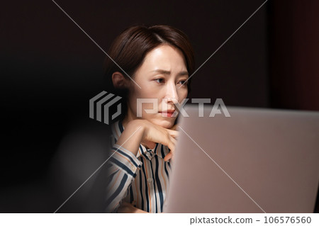 Business woman tired Business woman tired 106576560