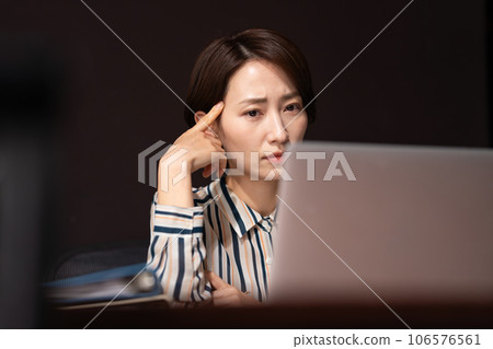 Business woman tired Business woman tired 106576561