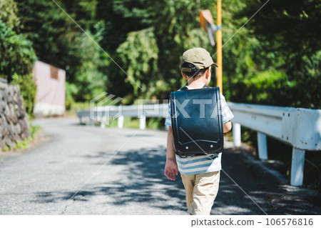 小學生的學校之路 小學生的學校之路 106576816